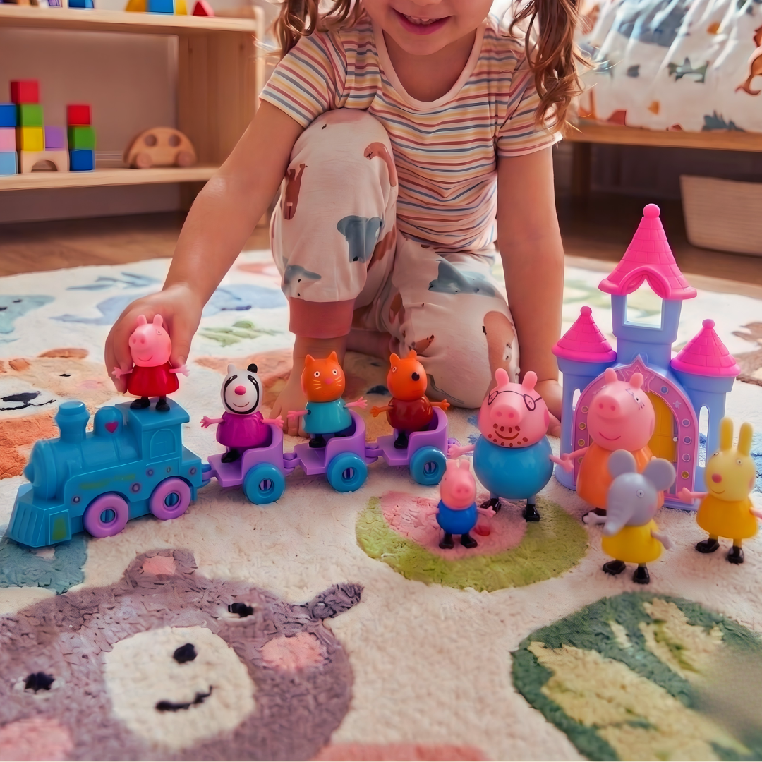 Peppa Pig Figurice+ Vozić i Dvorac – Set Figurica za Decu 🏰✨