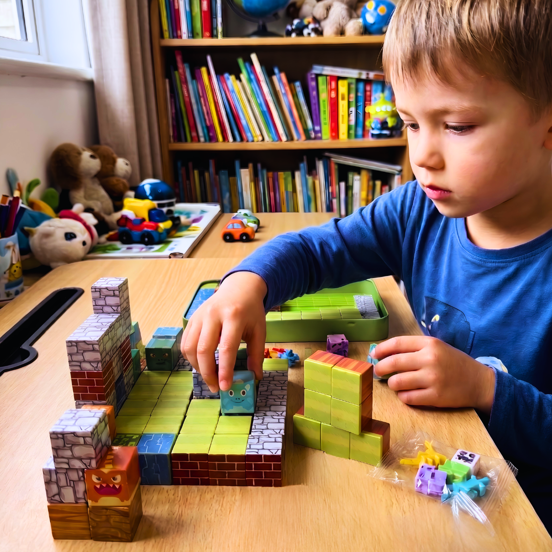 Minecraft Magnetne Kocke + 12 Figurica – Kreativni Set  🧲⚔️