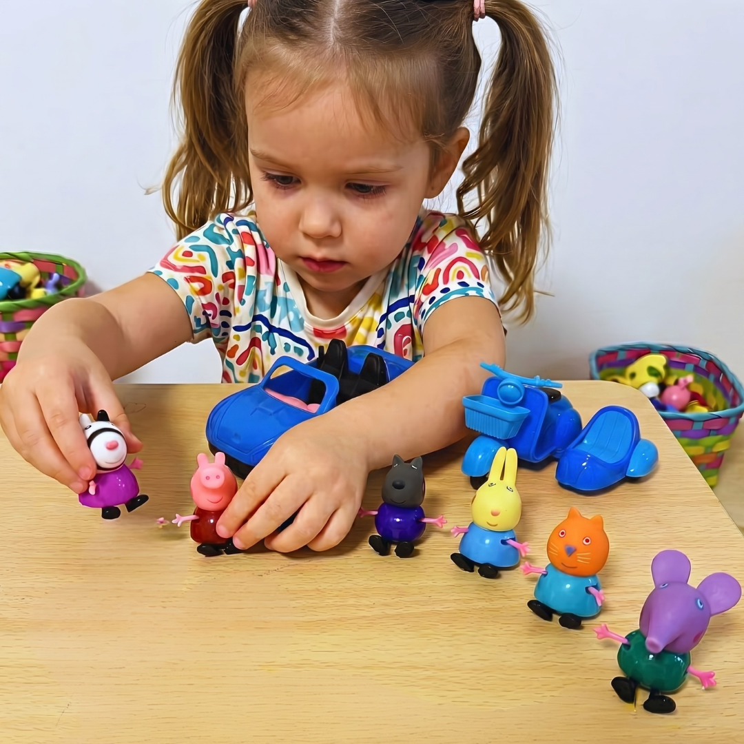 Peppa Pig Set 9u1 – 7 Figurica + Kabriolet + Skuter sa Prikolicom