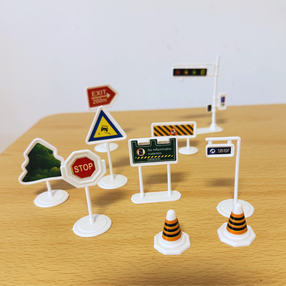 Stitch Parking Garaža – Set od 45 Delova sa 6 Autića
